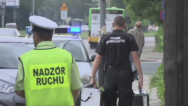 Nożownik ranił przechodnia, uciekał autobusem (wideo)
