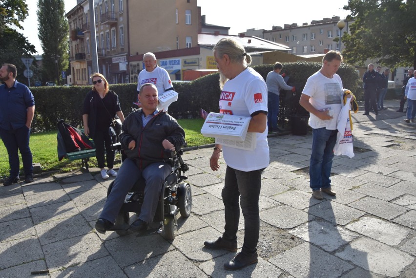 Wybory Parlamentarne 2019. Lewicobus z Wandą Nowicką przyjechał do Tarnowa [ZDJĘCIA]