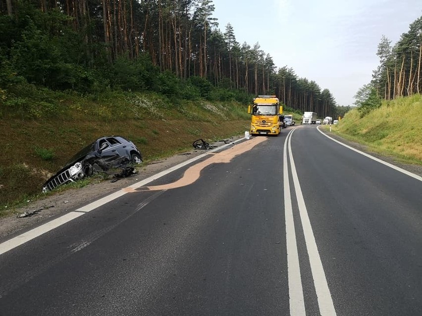 Czołowe zderzenie dwóch samochodów na obwodnicy Olkusza