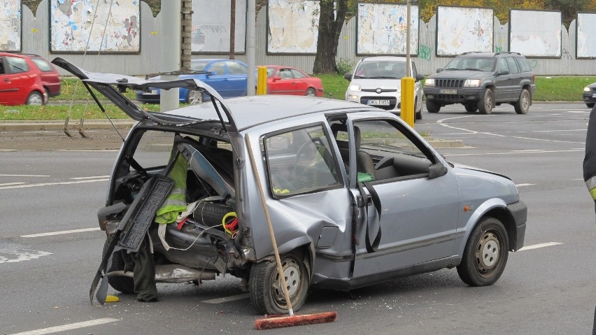 Wrocław: Wypadek na Legnickiej. Jedna osoba ranna (ZDJĘCIA)