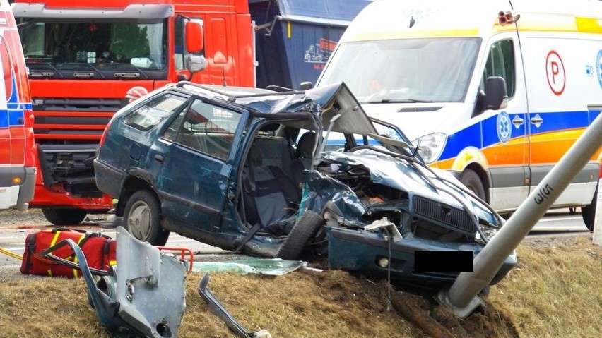 Wypadek na obwodnicy Olkusza. Trzy osoby w szpitalu