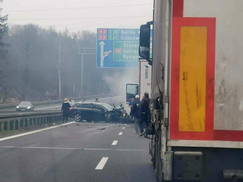 Wypadek w okolicy Kijewa - samochód wjechał w barierki na...
