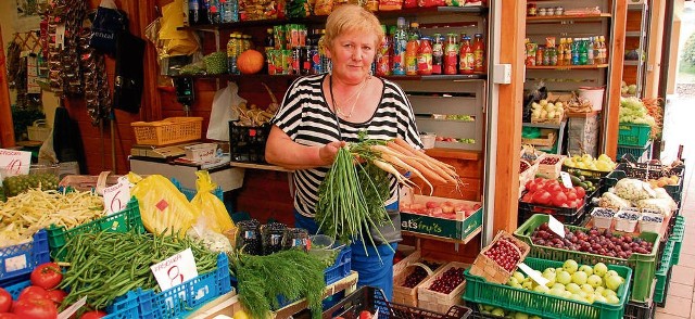 Danuta Olchawska handluje na tarnowskim Burku. – Ceny warzyw i owoców tak niskie, jak teraz, nie były już dawno – zachęca. Tłumów kupujących, zwłaszcza owoce, jednak nie widać. Już nie wszystkim chce się przygotowywać przetwory na zimę