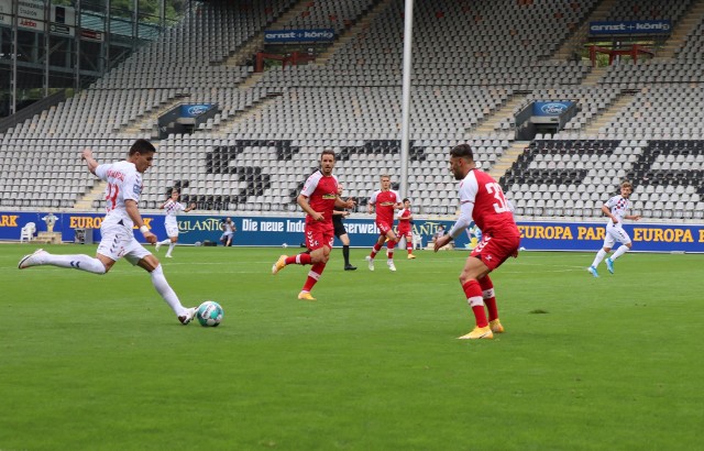 6.09.2020 r. SC Freiburg - Górnik Zabrze.  Zobacz kolejne zdjęcia. Przesuwaj zdjęcia w prawo - naciśnij strzałkę lub przycisk NASTĘPNE