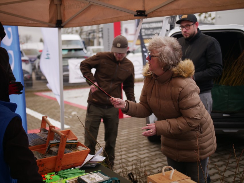 Drzewko za surowce wtórne w Szczecinie. Rozdaliśmy setki drzewek! [ZDJĘCIA] 