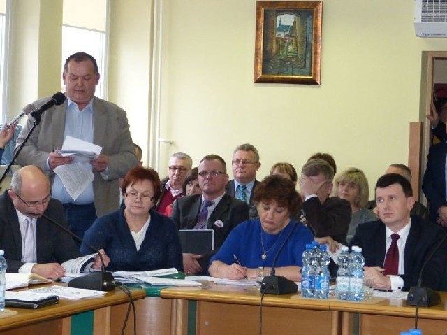 Na sesji Rady Miasta, w sprawie likwidacji szkoły podstawowej nr 11wypowiadał się jeden z rodziców Mariusz Skwirowski.