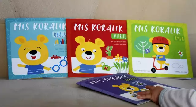 Książki o Misiu Koraliku: przesympatyczny mały niedźwiadek uczy najmłodszych, jak sobie radzić w codziennym życiu