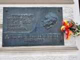 W sobotę w Łodzi obchody 136. rocznicy urodzin Artura Rubinsteina. Kwiaty zostaną złożone pod zniszczoną tablicą pamiątkową