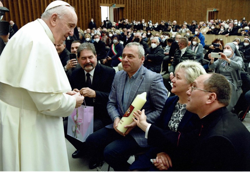 Papież Franciszek pobłogosławił gminę Jastrząb z okazji 600-lecia. Z Ojcem Świętym spotkały się władze gminy