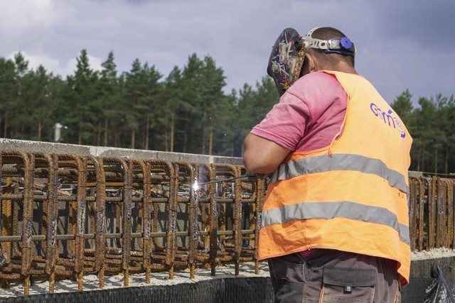 Płaca minimalna 2022. Ile wyniesie? Oto najnowsze wyliczenia dotyczące wynagrodzeń w przyszłym roku w Polsce! W połowie września rząd przyjął rozporządzenie o podwyżce płacy minimalnej oraz stawce godzinowej. Od 1 stycznia 2022 roku Polacy zarobią więcej.WIĘCEJ NA KOLEJNYCH STRONACH>>>