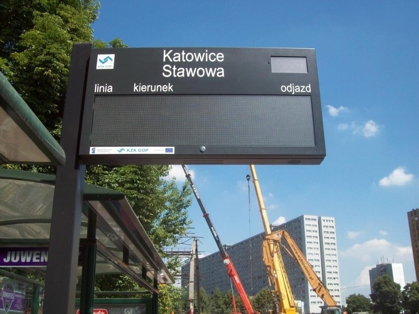 Elektroniczne tablice KZK GOP na przystankach w Katowicach [ZDJĘCIA, SONDA]