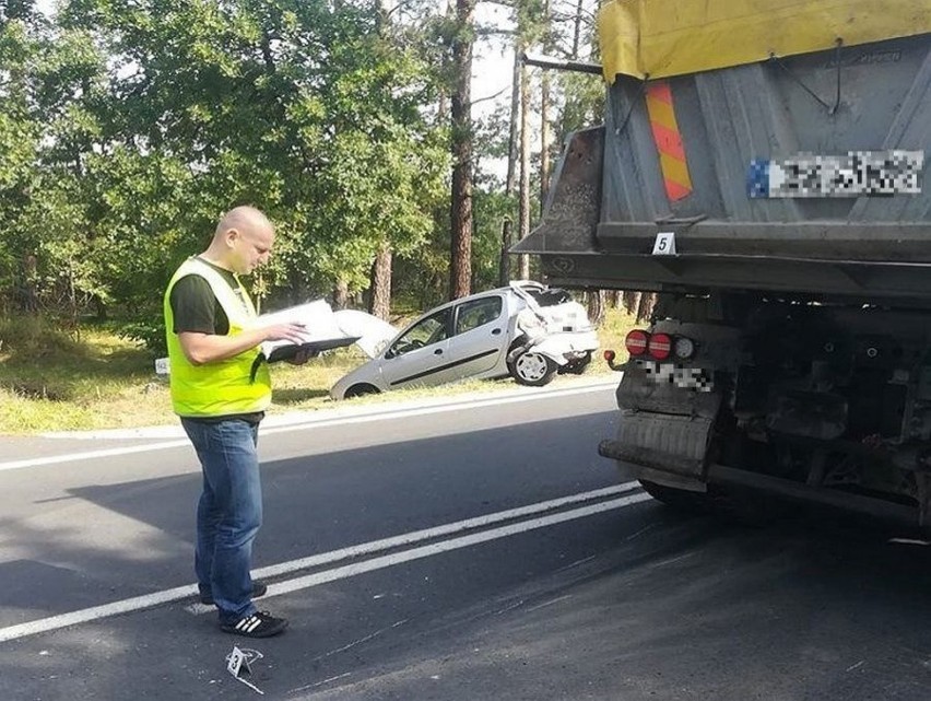 Do wypadku doszło wczoraj w Stalowej Woli na drodze...