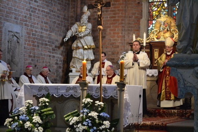 Biskup Jan Wieczorek świętował w sanktuarium w Rudach swoje 80 urodziny [ZDJĘCIA]