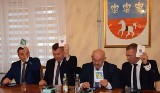 Dwie sesje w gminie Krasocin w poniedziałek. Wybiorą komisje rady i zatwierdzą pobory wójta. Oglądaj transmisję