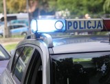 Bandycki napad na 68-latka w Kętach. Policja podjęła pościg za napastnikiem Pomogli przypadkowi świadkowie