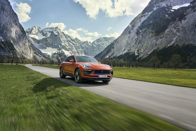 Porsche Macan Porsche wprowadza na rynek nową odsłonę modelu Macan. Znaki rozpoznawcze: jeszcze lepsze osiągi, bardziej wyraziste wzornictwo oraz nowa koncepcja obsługi.Fot. Porsche