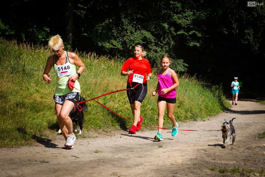 Charytatywny bieg Szczecin Run Hau 2019. Pobiegli w szczytnym celu [ZDJĘCIA]