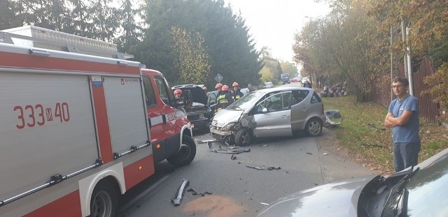 Na ulicy Szydłowieckiej doszło do zderzenia w sumie czterech samochodów.