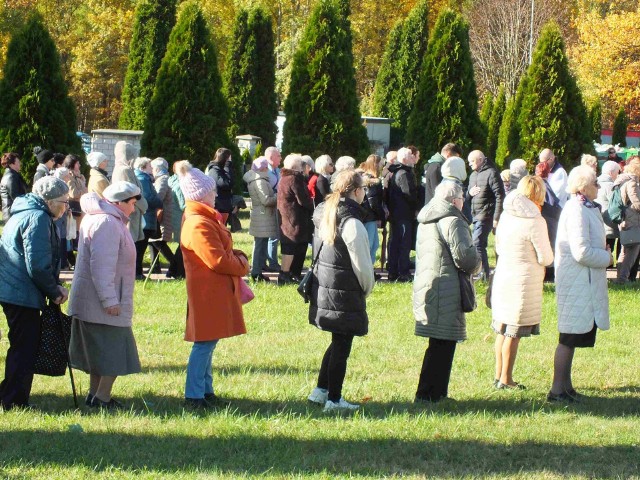 Na cmentarzu komunalnym przy ulicy Radomskiej w Starachowicach była msza święta.