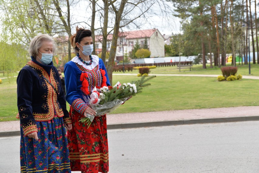 Uroczystości 3-majowe w Połańcu. Wspólna modlitwa i złożenie kwiatów pod Krzyżem Kosynierów (ZDJĘCIA)