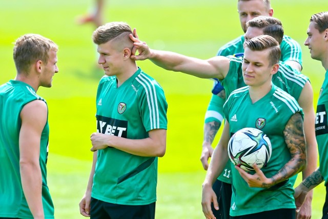 05.07.2021 wroclawslask wroclaw pilka nozna n/z piotr samiec talar damian gaskapierwszy trening na stadionie przy ulicy oporowskiejekstrakalasa pilka nozna trening pilkarzgazeta wroclawskapawel relikowski / polska press