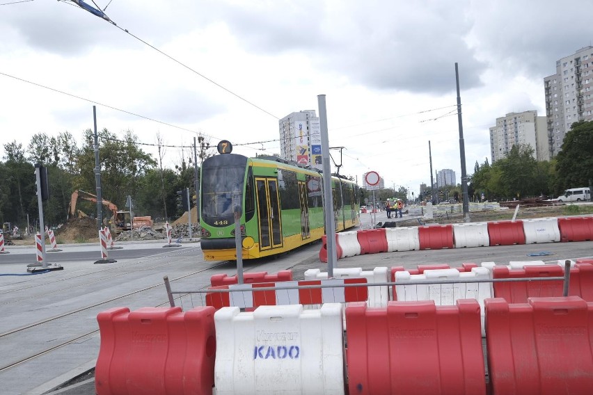 Prace przy przebudowie ronda Rataje koncentrują się m.in. na...