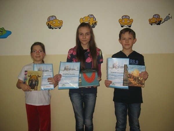 Uczniowie ze szkoły podstawowej numer 2 zostali nagrodzeni w konkursie plastycznym zorganizowanym przez Muzeum Wsi Radomskiej.