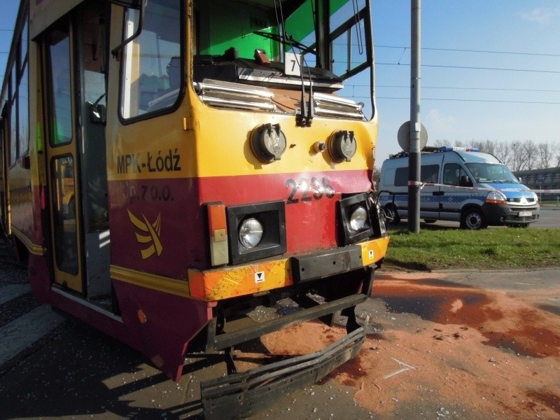 Ciężarówka zderzyła się z tramwajem