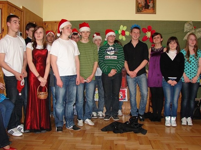 W inscenizacji "Kopciuszka&#8221; wzięło udział 19 gimnazjalistów.