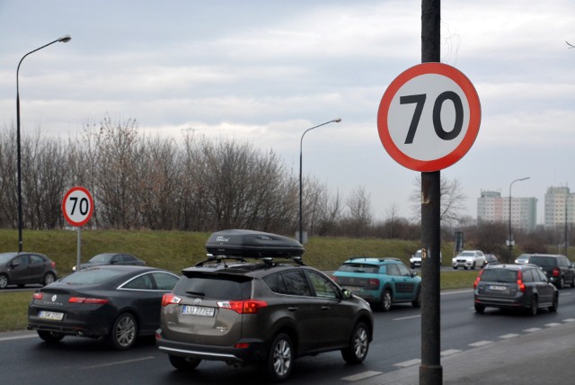 Al. Witosa. Na prawie 2,5 kilometrowym odcinku od Grygowej do granicy miasta kierowcy mogą się rozpędzać do 70 km/h