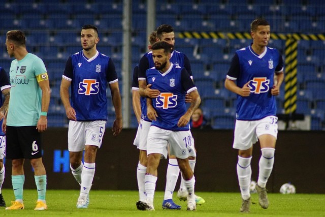 Lech Poznań po dobrej pierwszej połowie dołożył świetną drugą i pokonuje szwedzkie Hammarby 3:0. To był bardzo ważny mecz dla Dariusza Żurawia i całej drużyny, która teraz może spokojnie patrzeć, kto będzie jej kolejnym rywalem. Zobacz, jak oceniliśmy piłkarzy Lecha w tym meczu (noty 1-10) ---->