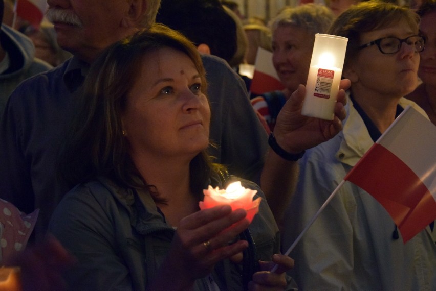 Kolejny "Łańcuch światła" w Lublinie. Protestowało około tysiąca osób [ZDJĘCIA]