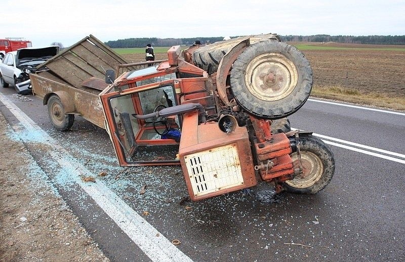 29-letni traktorzysta trafił do szpitala