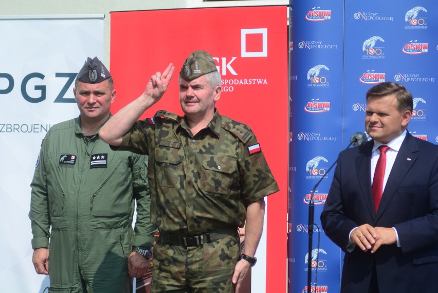 Od lewej: pułkownik Jan Skowroń, pułkownik Kazimierz Dyński...