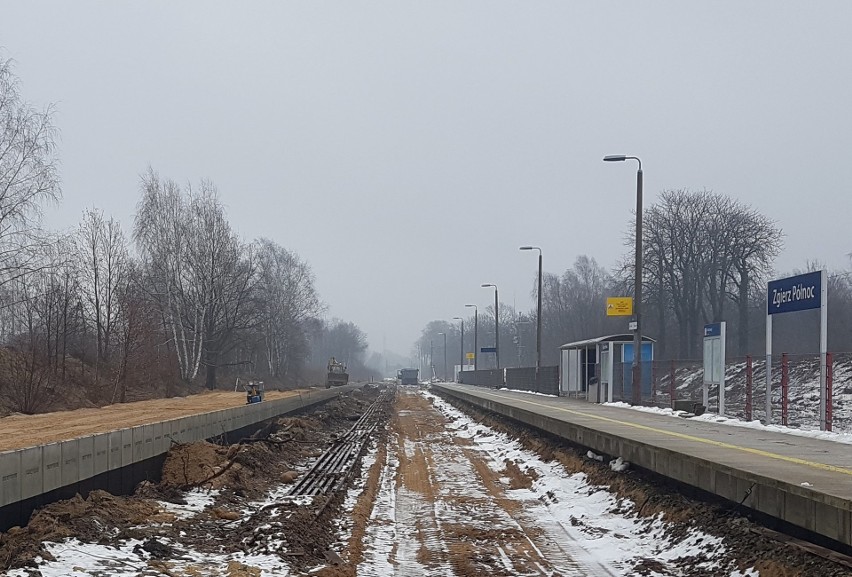 Modernizacja przystanku i stacji kolejowej w Zgierzu. Nowy peron, ławki i wiaty 