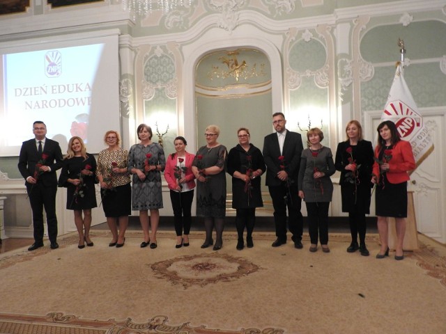 W czwartek w Pałacu Branickich w Białymstoku odbyła się uroczystość z okazji Dnia Edukacji Narodowej oraz 80. rocznicy powstania Tajnej Organizacji Nauczycielskiej. Nauczyciele odebrali też medale za wyróżniającą się pracę.