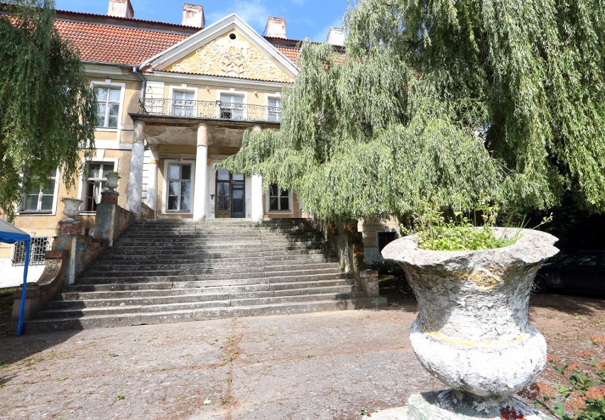 Pałac w Stolcu wystawiony na sprzedaż za 2,2 mln złotych 