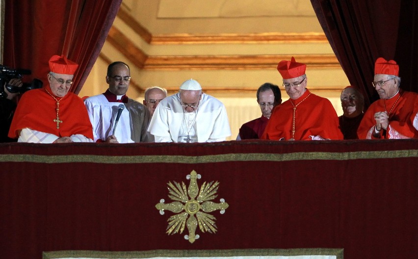 Jorge Bergoglio Studiował chemię, literaturę i psychologię....