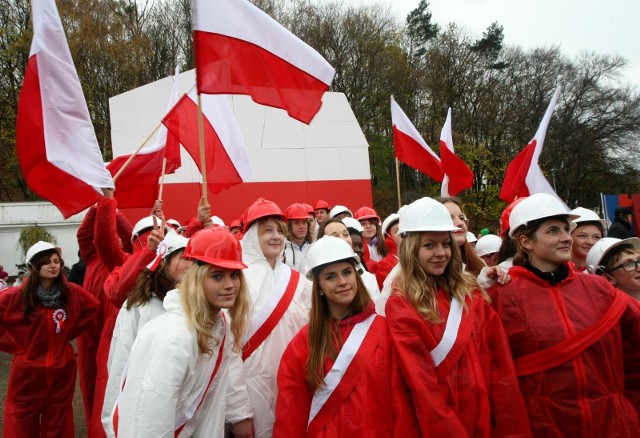 12 listopada wolny od pracy. Długi weekend w prezencie od PiS. Kto ma wolne, kto pracuje?