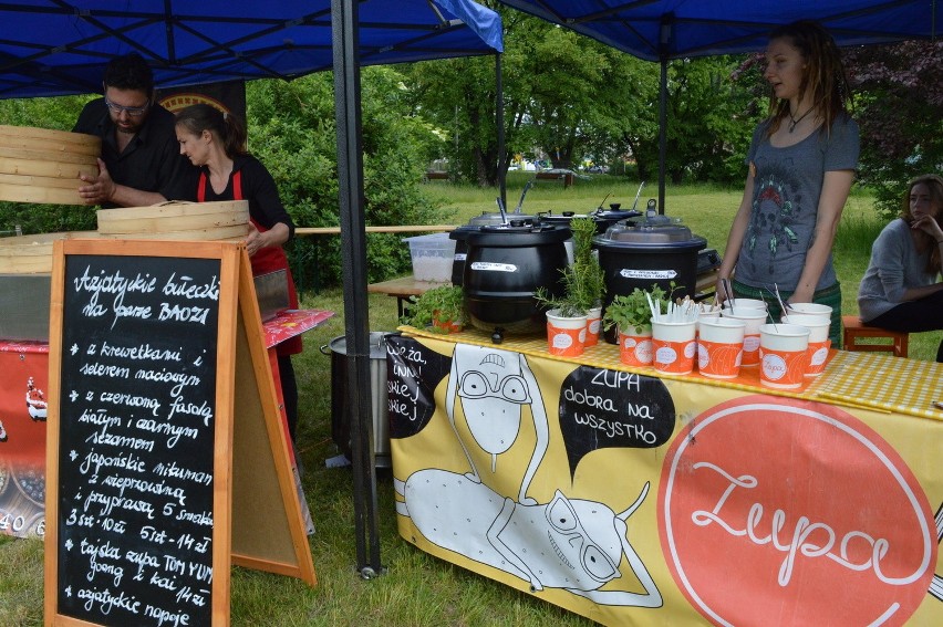 Wrocław: Zupa i burgery przy Ślężnej. Wrocławianie odpoczywali na pikniku (ZDJĘCIA, CENY)