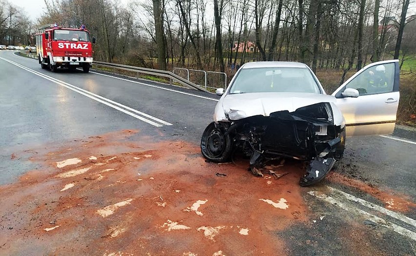 DK 75. Wypadek w Tworkowej zablokował główną trasę łaczącą Nowy Sącz z Krakowem