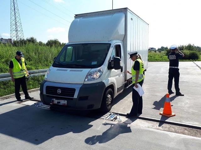 W Radomiu inspektorzy transportu drogowego skontrolowali samochody dostawcze o masie do 3,5 tony. Rekordzista ważył jednak... 8,5 tony!