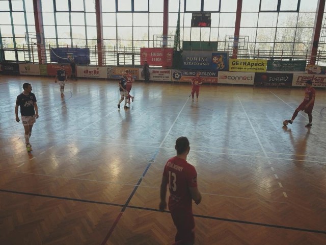 Drużyna GKS Ekom Futsal przegrała w I lidze futsalu z Heiro Rzeszów 5:8.