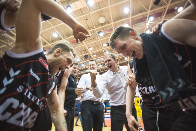 Grupa Sierleccy Czarni Słupsk niepokonani we własnej hali. W połfinale prowadzą już 2:0