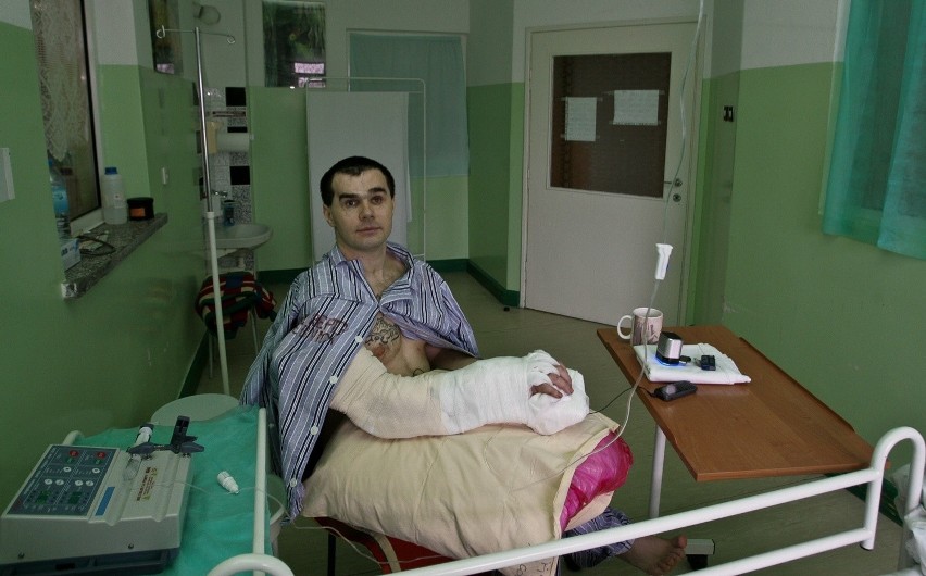 Szpital w Trzebnicy: Żołnierz ciężko ranny w Afganistanie odzyskał dłoń (ZOBACZ ZDJĘCIA)