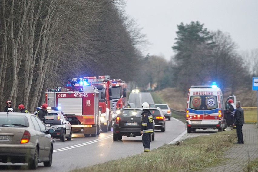 Wypadek w Parłówku. Dachował samochód, jedna osoba ranna [zdjęcia[