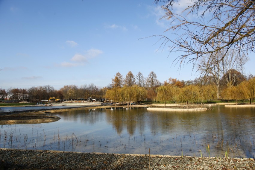 Nowy staw w parku Lotników, pomiędzy Tauron Areną Kraków, a...