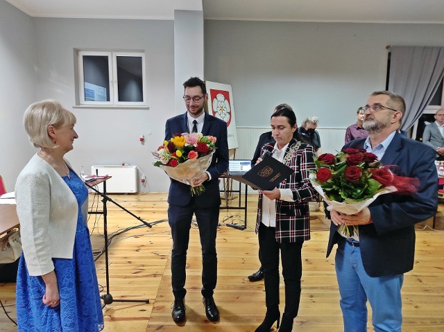 Dotychczasowa skarbnik Irena Stańkowska została pożegnana przez wójta, radnych oraz przedstawicieli innych grup społecznych.