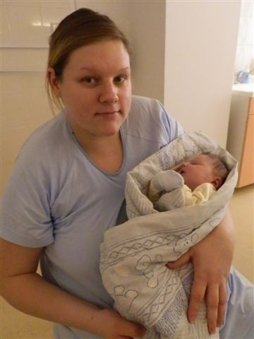 Julia, córka Katarzyny i Marka Piotrowskich z Ciechanowa, urodziła się 8 marca o godz. 10.45. Ważyła 4100 g, mierzyła 60 cm. Julia ma czteroletniego brata Jakuba.