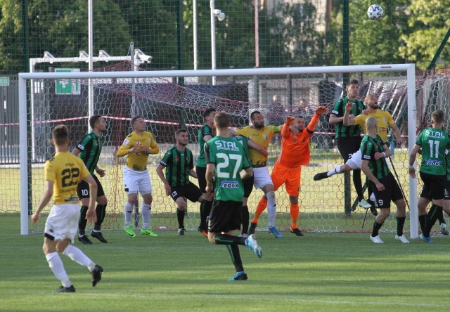 W środowy wieczór piłkarze Stali Stalowa Wola przegrali 0:3 z Widzewem w Łodzi po kiepskiej grze w swoim wykonaniu. Sprawdź, jak oceniliśmy ich za ten pojedynek!